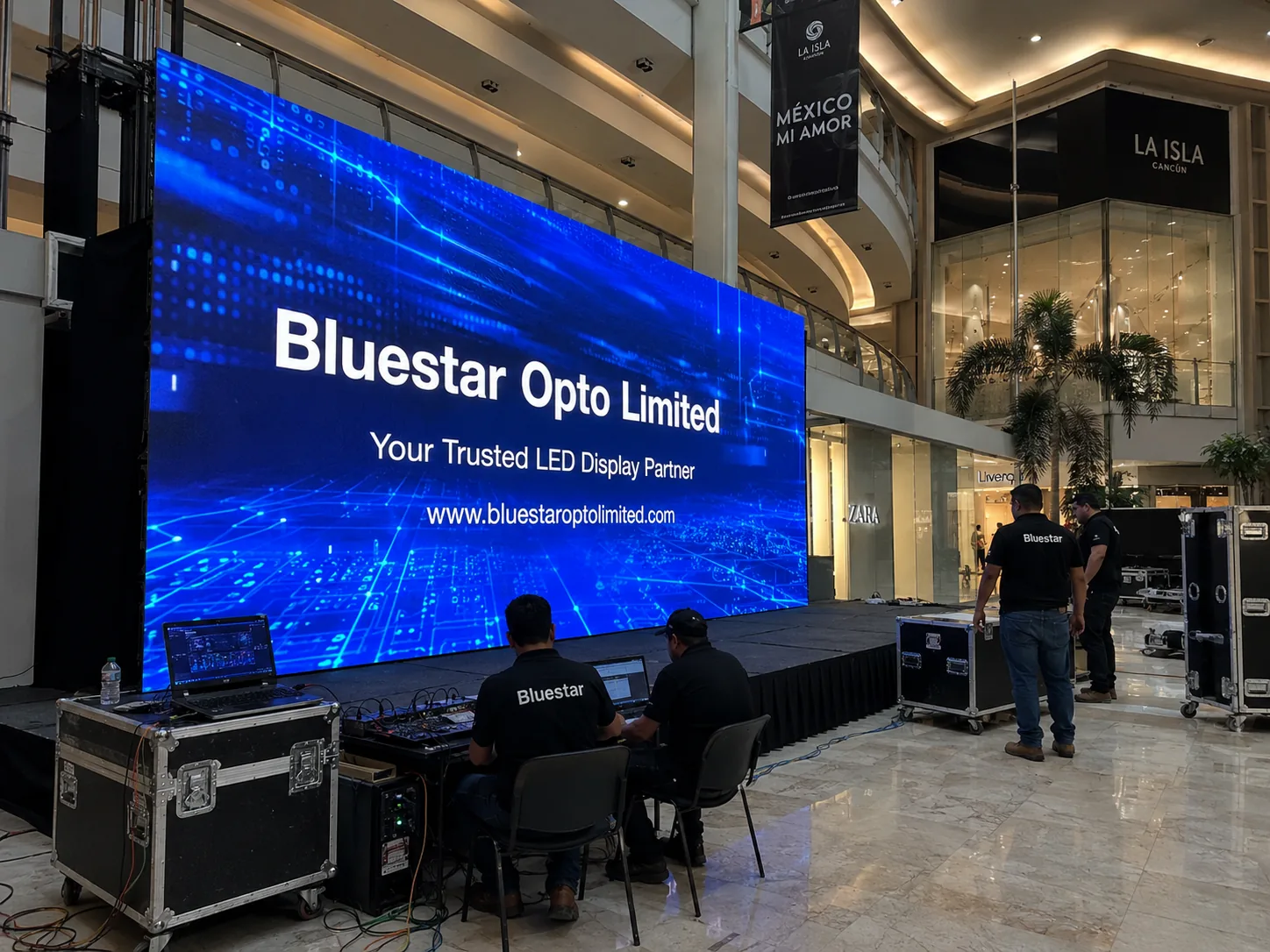 Shopping mall atrium LED display case thumbnail 2