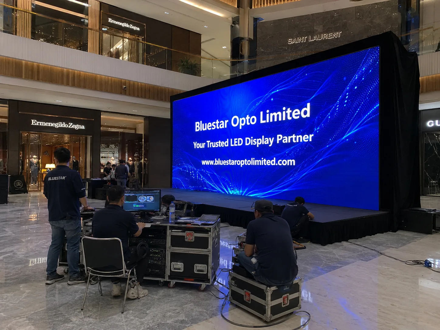 Retail plaza LED video wall case thumbnail 3